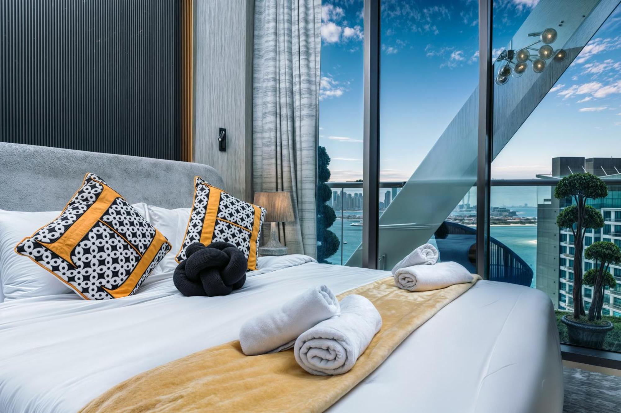 Palm Jumeirah - Luxe Infinity Pool I Direct Access Apartment